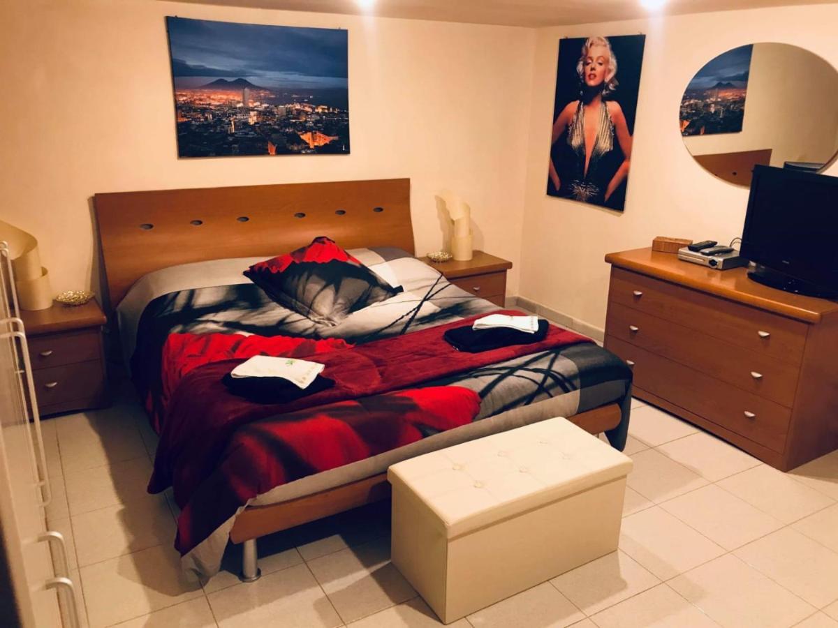 Lucy Hostel Nápoly Kültér fotó